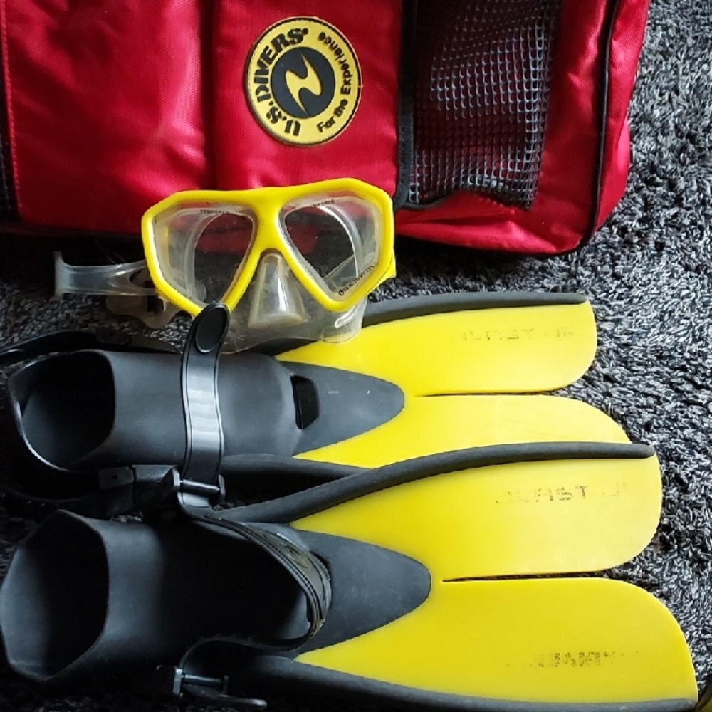 U.S. Divers Kids Yellow Mask With Fins And Case
